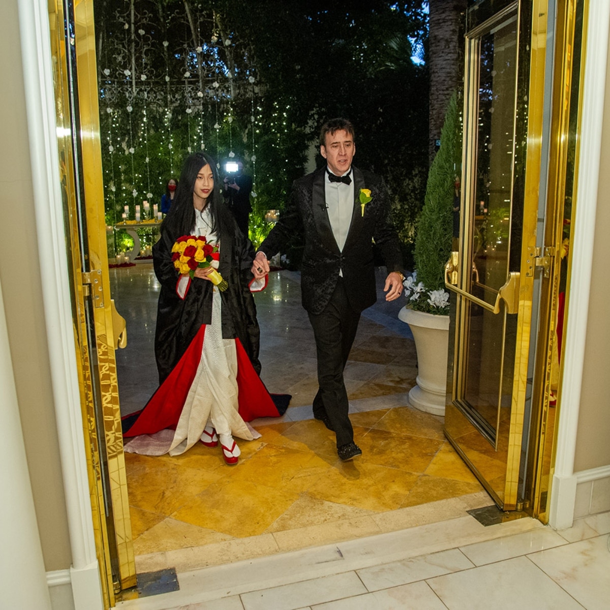 हॉलीवुड एक्टर निकोलस केज और रीको शिबाटा 