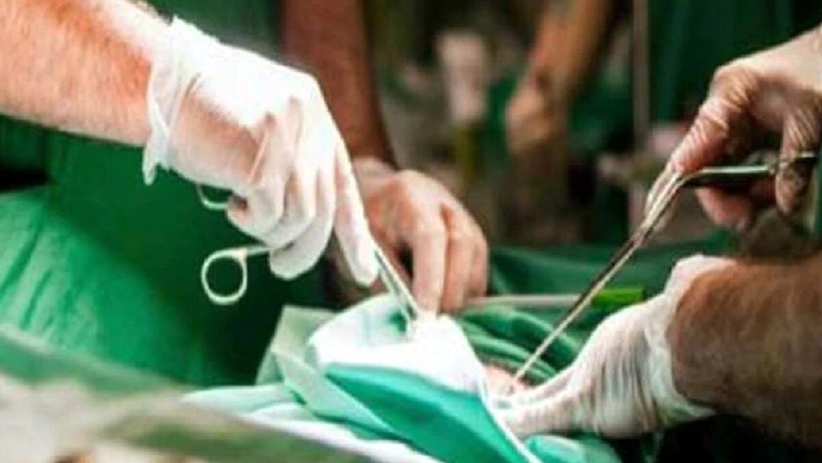 ऑपरेशन के दौरान महिला के पेट में छोड़ दी तौलिया