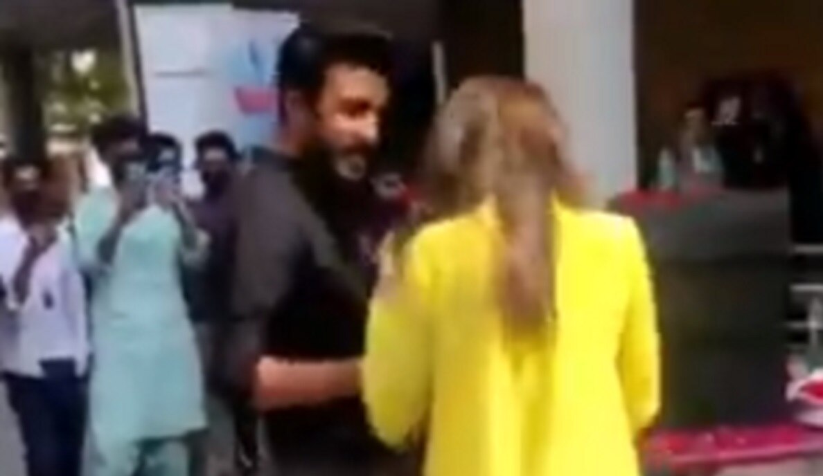 पाकिस्तान में लड़की ने लड़के को किया प्रपोज