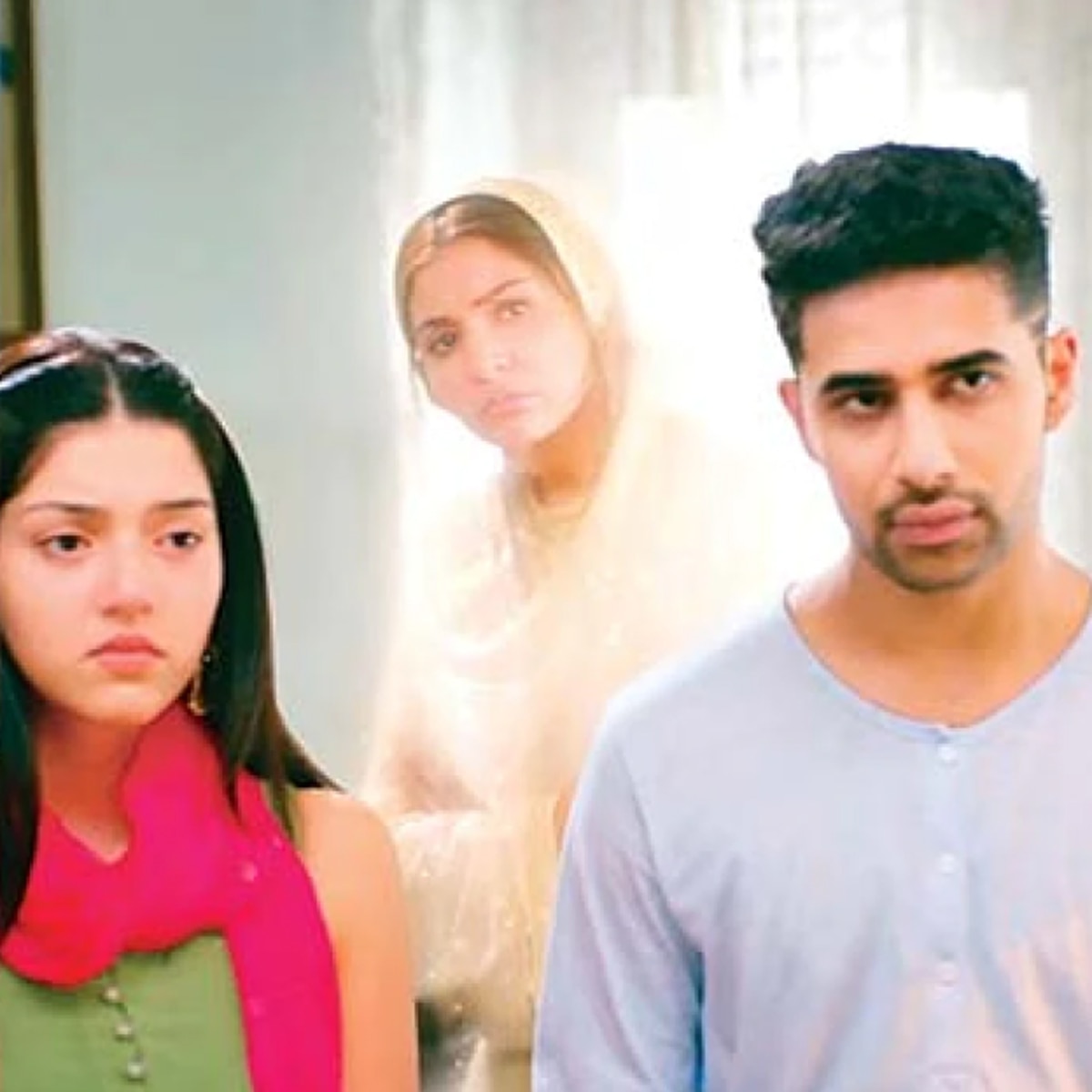 मेहरीन पीरजादा (फ‍िल्लौरी का एक सीन) 