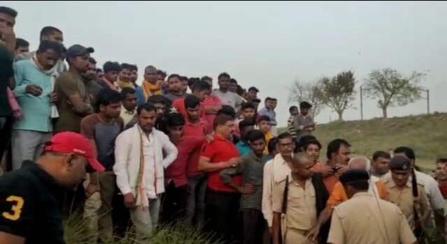 पुलिस ने 3 युवकों को गिरफ्तार किया.