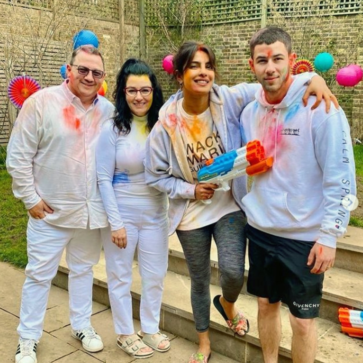 प्र‍ियंका-न‍िक फैमिली के साथ 