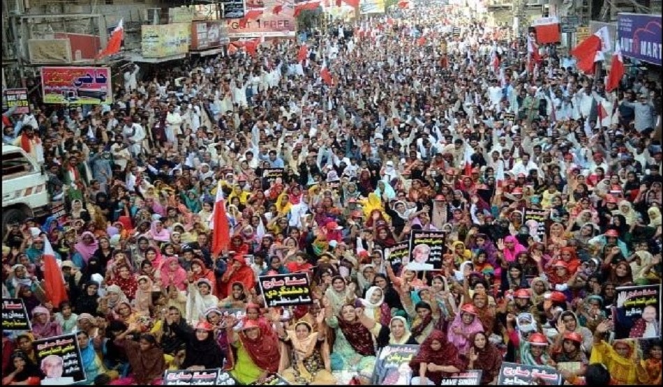 खतरे में इमरान की कुर्सी