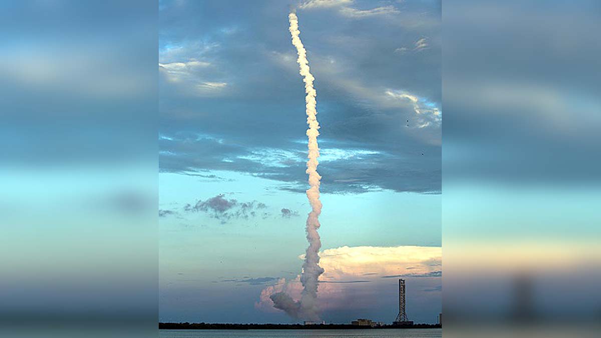 China Space Junk Light Up Queensland Skies 
