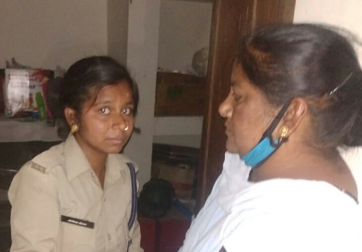 मास्क के नाम पर कर रही थी वसूली