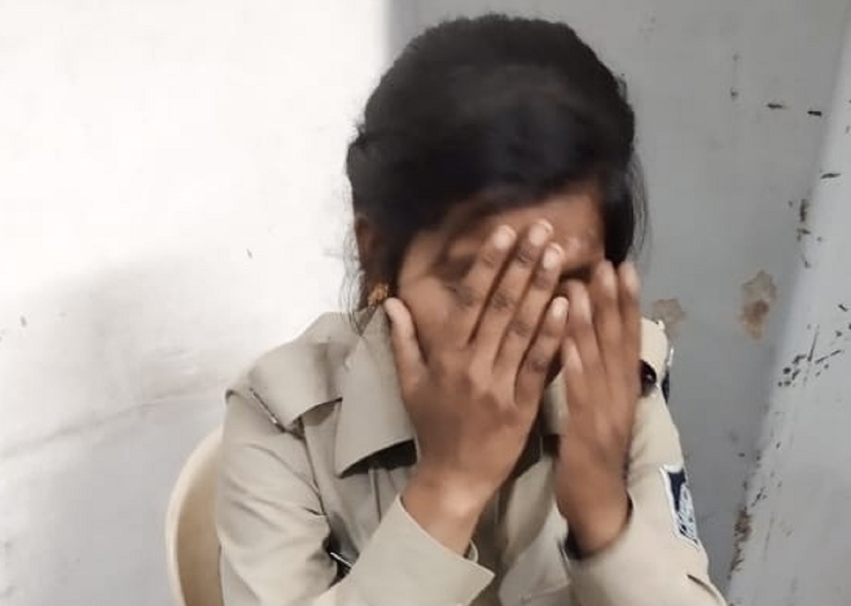 मास्क के नाम पर कर रही थी वसूली