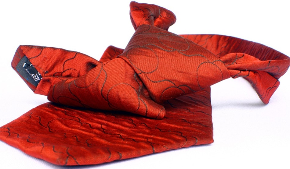 लाल कपड़े