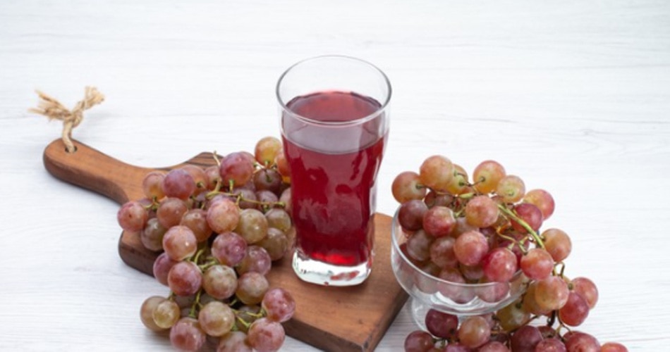 लाल अंगूर का जूस