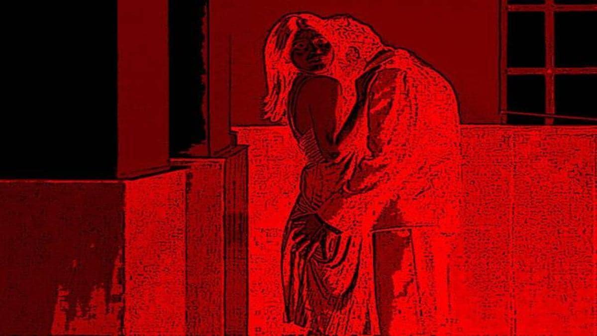 पत्नी ने प्रेमी को घर बुलाया, पति ने दोनों को आपत्तिजनक स्थिति में पकड़ा.