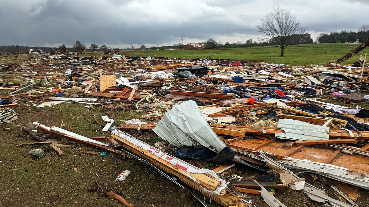 20 Tornadoes ripped 5 states of US 