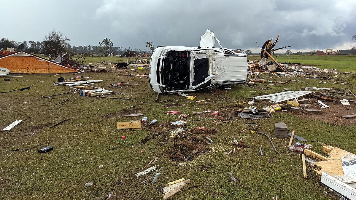 20 Tornadoes ripped 5 states of US 