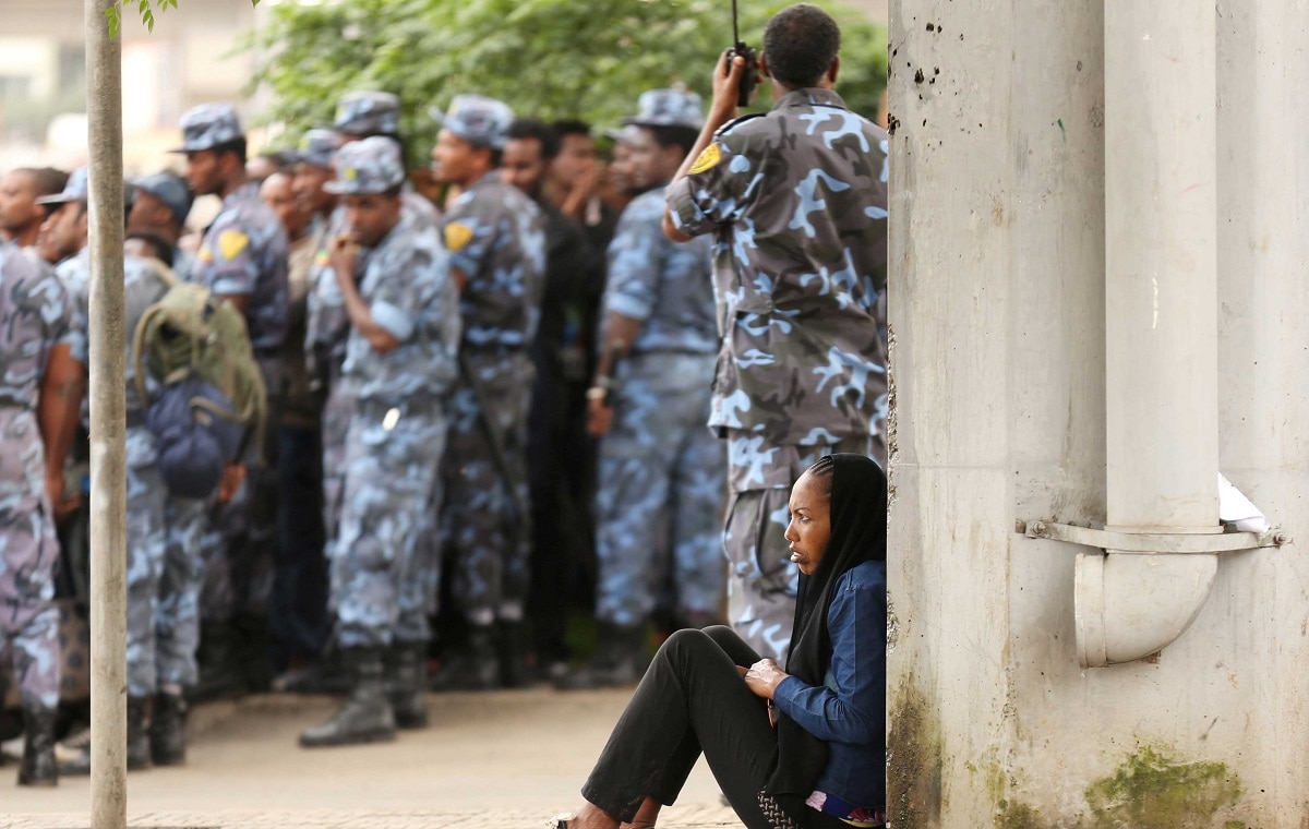 अपने ही परिवार की महिलाओं से रेप कर रहे पुरुष