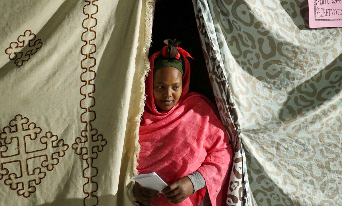 अपने ही परिवार की महिलाओं से रेप कर रहे पुरुष