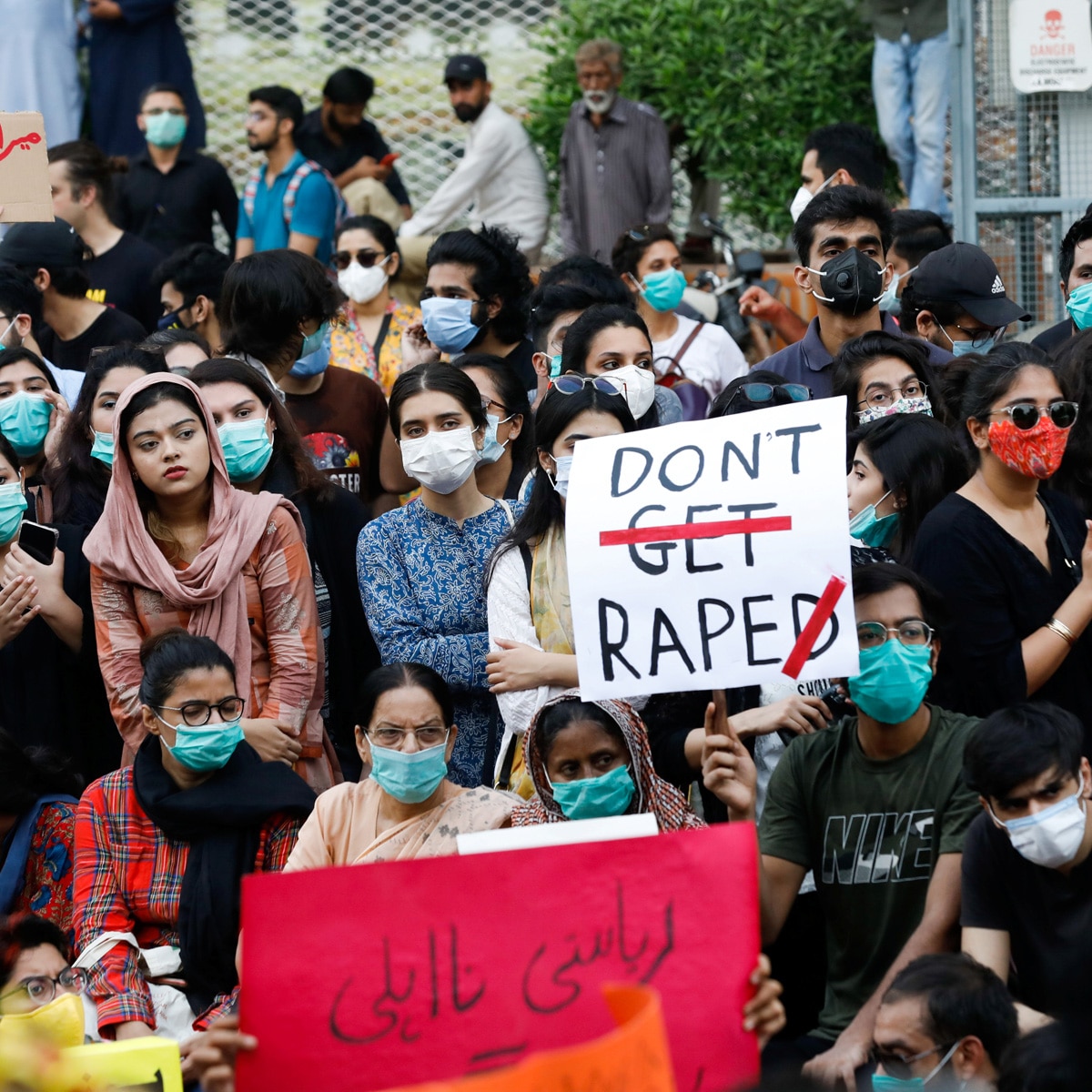 पाकिस्तान में प्रदर्शन करती महिलाएं