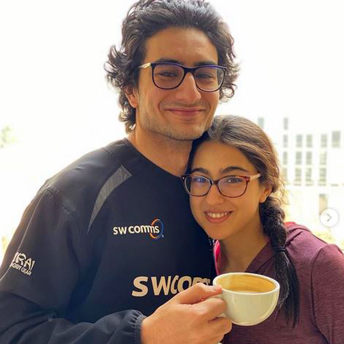 भाई इब्राहिम संग सारा