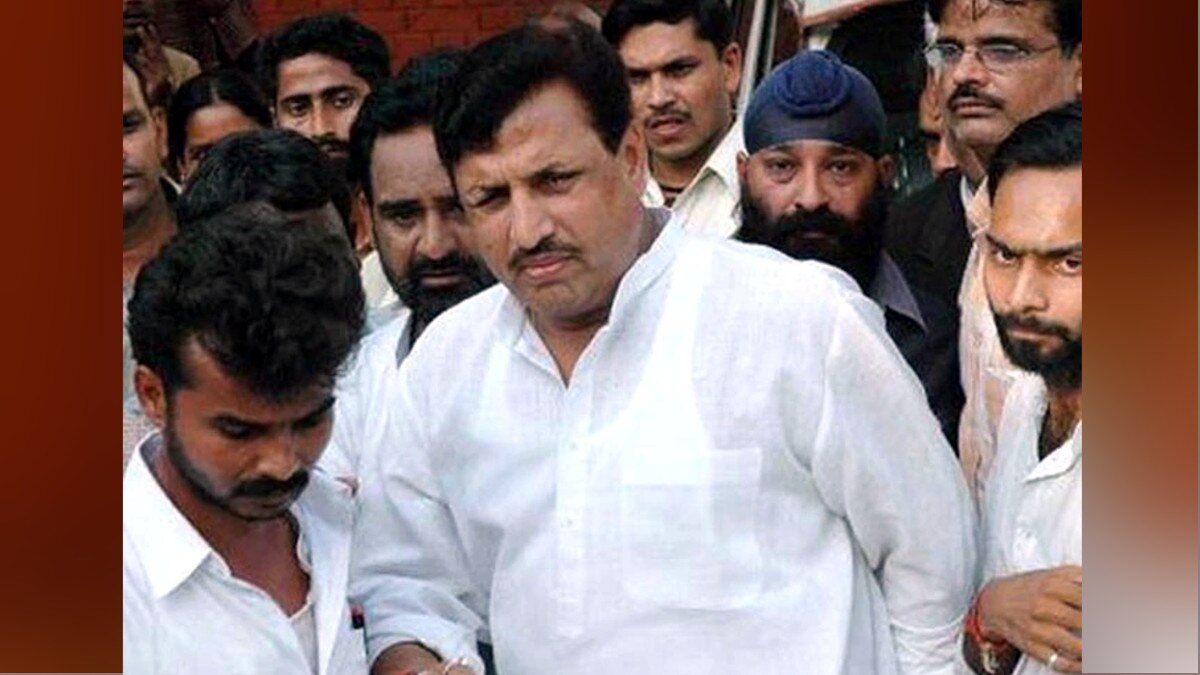 कर्नाटक के सीडी कांड के बाद मंत्री ने दिया इस्तीफा