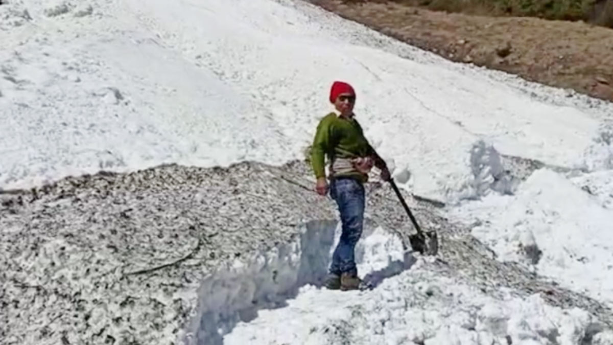 दारमा और व्यास घाटी में ग्लेशियर खिसक गया (फोटो- राकेश पंत)