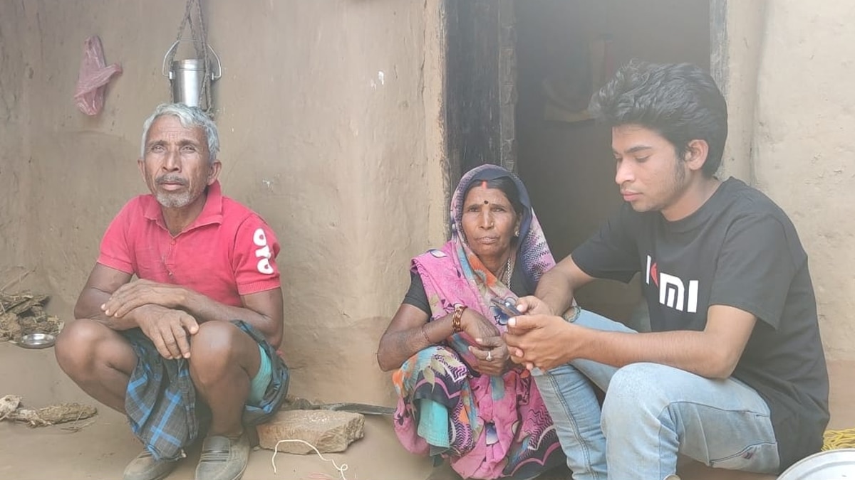 अपने गरीब परिवार के साथ पप्पू यादव.