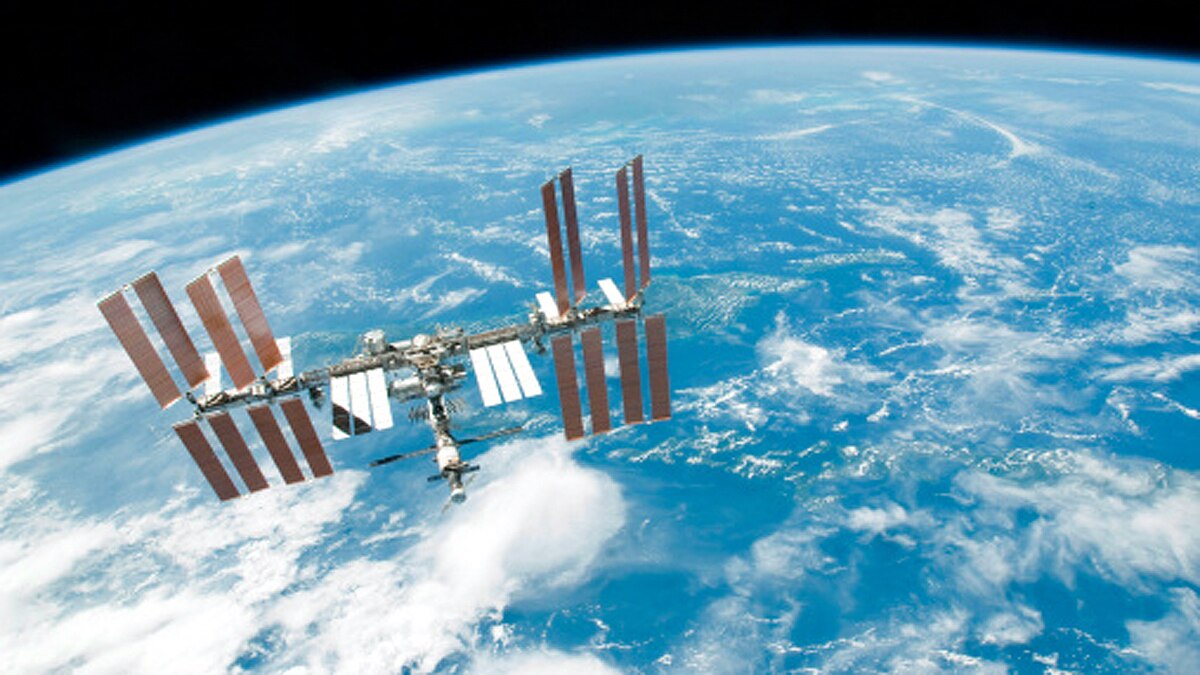 Space Station Leave 2.9 ton Space Garbage