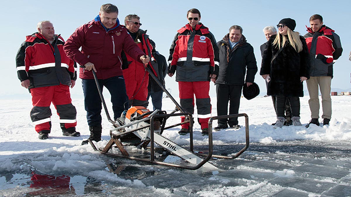 Giant Space Neutrino Telescope in Lake Baikal 