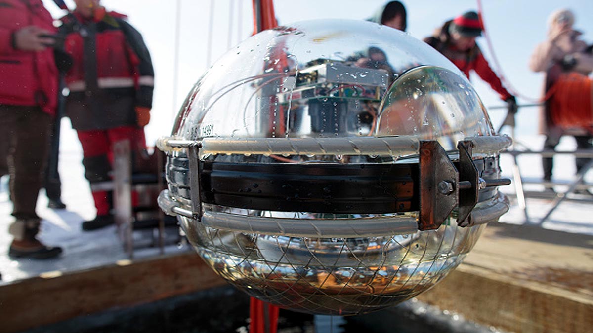 Giant Space Neutrino Telescope in Lake Baikal 