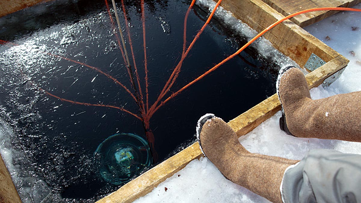 Giant Space Neutrino Telescope in Lake Baikal 