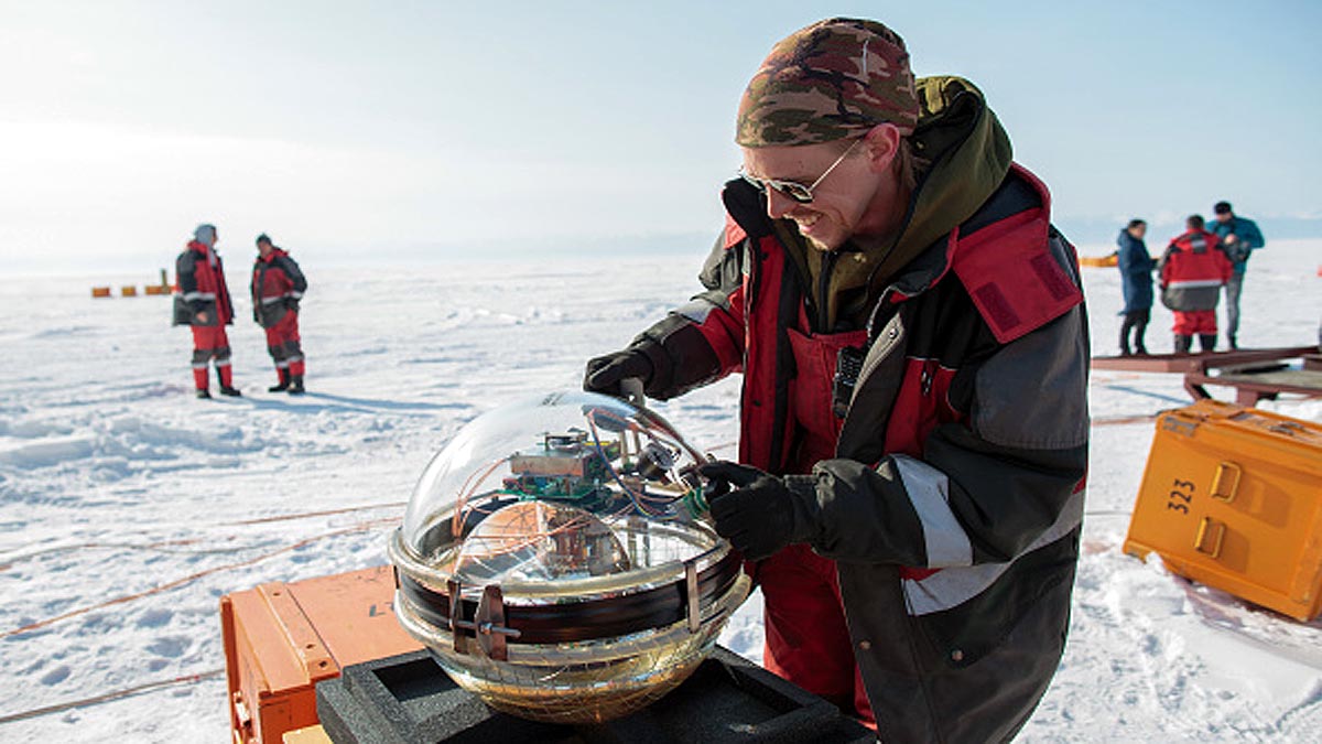 Giant Space Neutrino Telescope in Lake Baikal 