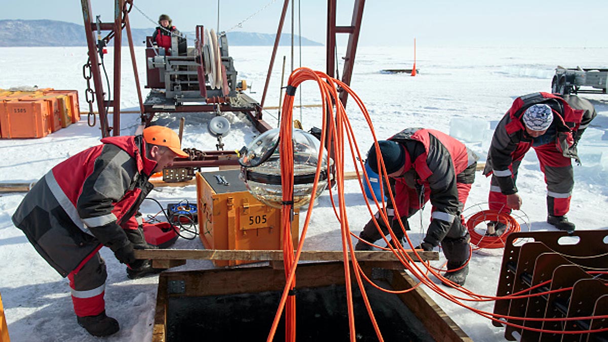 Giant Space Neutrino Telescope in Lake Baikal 