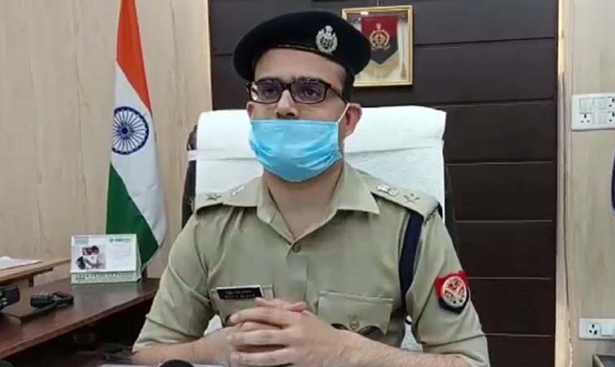 पुलिसवाले ने अपने ही साथियों के खिलाफ कराई FIR