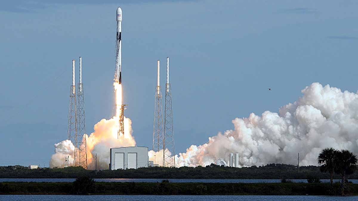 Elon Musk Starlink Satellite Internet in India 