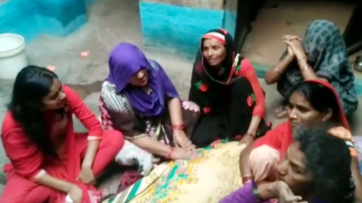 दंपति का शव फांदे पर झूलता मिला (फोटो- रंजय सिंह