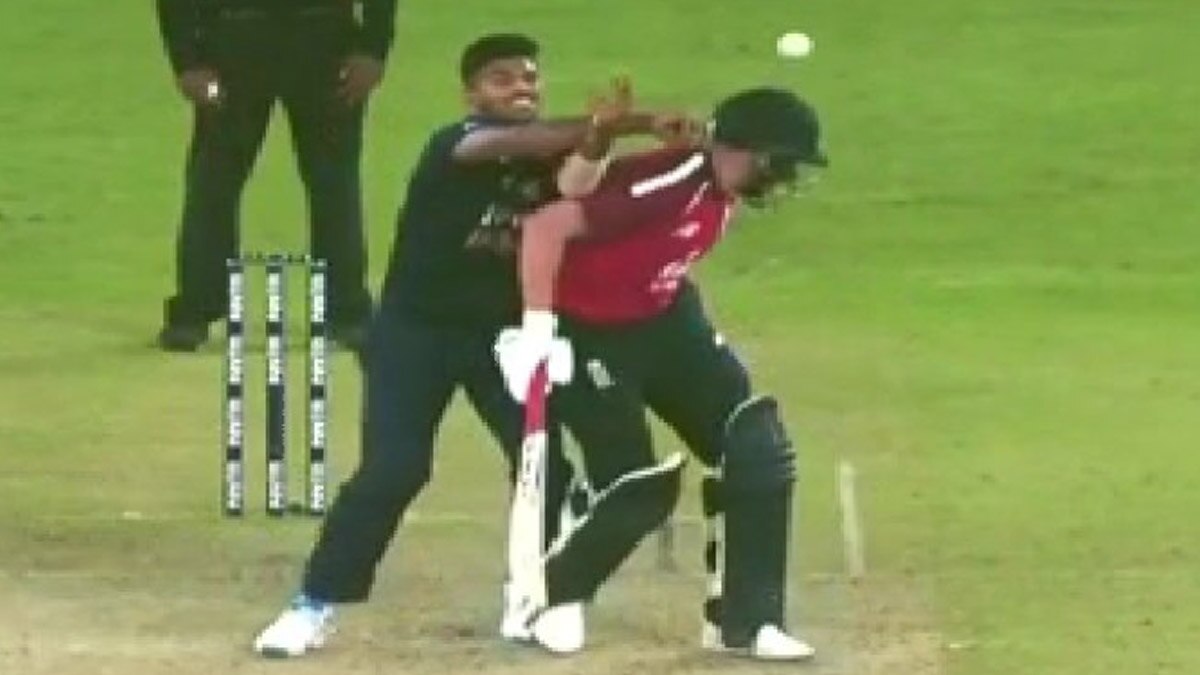 washington sundar and jonny bairstow engage in heated exchange