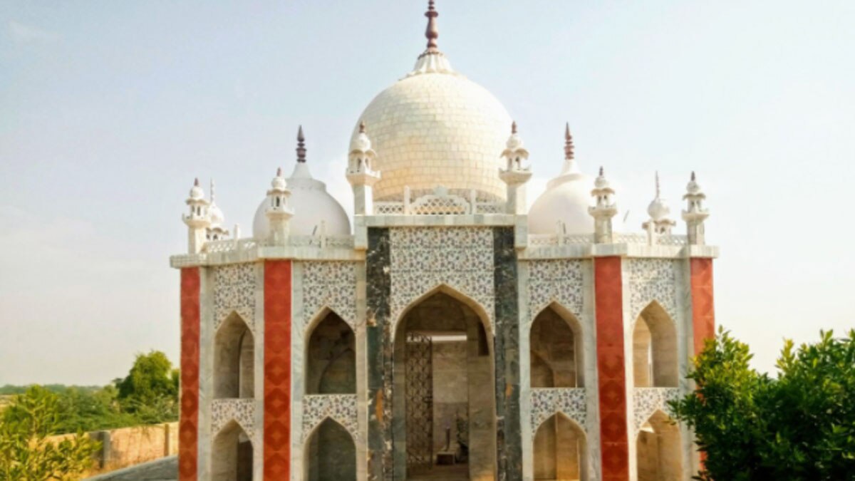 पत्नी की याद में बनाया ताजमहल