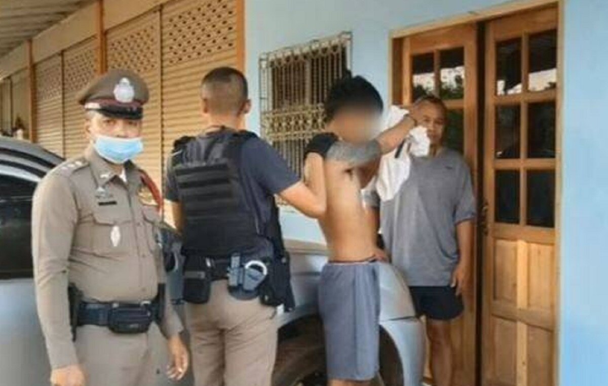 चोर को लगी नींद कमरे में सो गया