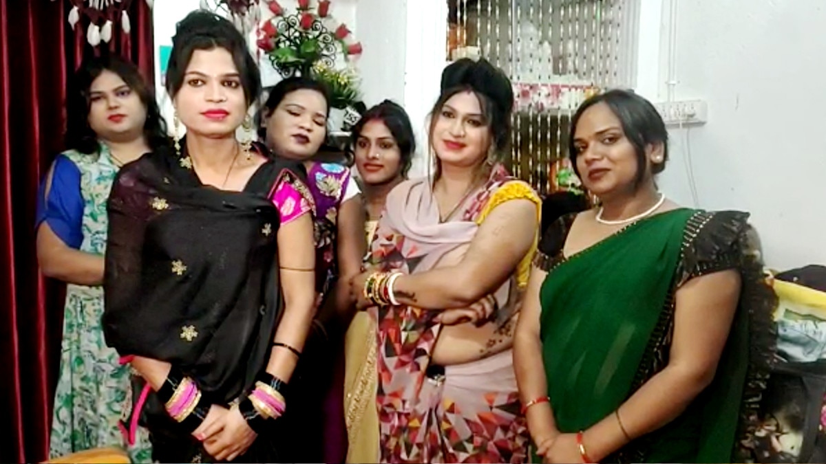 पुलि‍स महकमे में सि‍लेक्ट हुई थर्ड जेंडर अक्षरा, सोलह श्रृंगार छोड़कर रोजाना 8 घंटे करती थी अभ्यास 