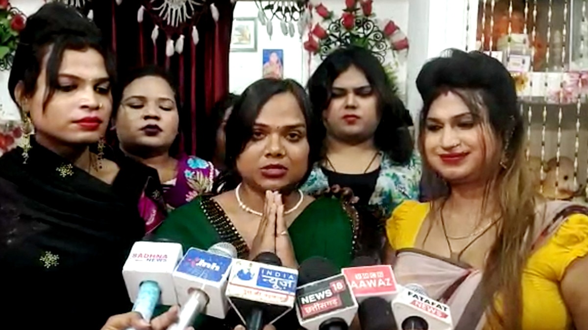 पुलि‍स महकमे में सि‍लेक्ट हुई थर्ड जेंडर अक्षरा, सोलह श्रृंगार छोड़कर रोजाना 8 घंटे करती थी अभ्यास 