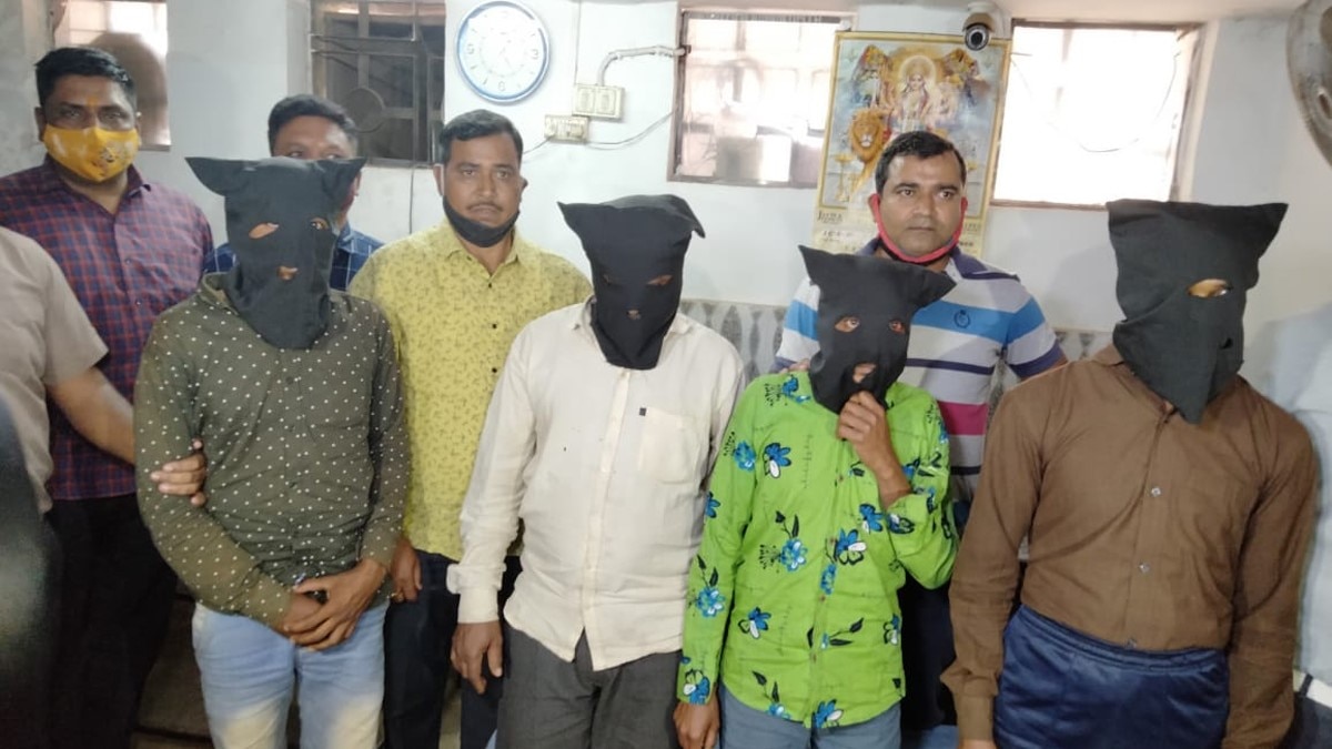 परिवार के चार सदस्यों की हत्या का आरोपी गिरफ्तार (फोटो- रघुनंदन पंडा) 