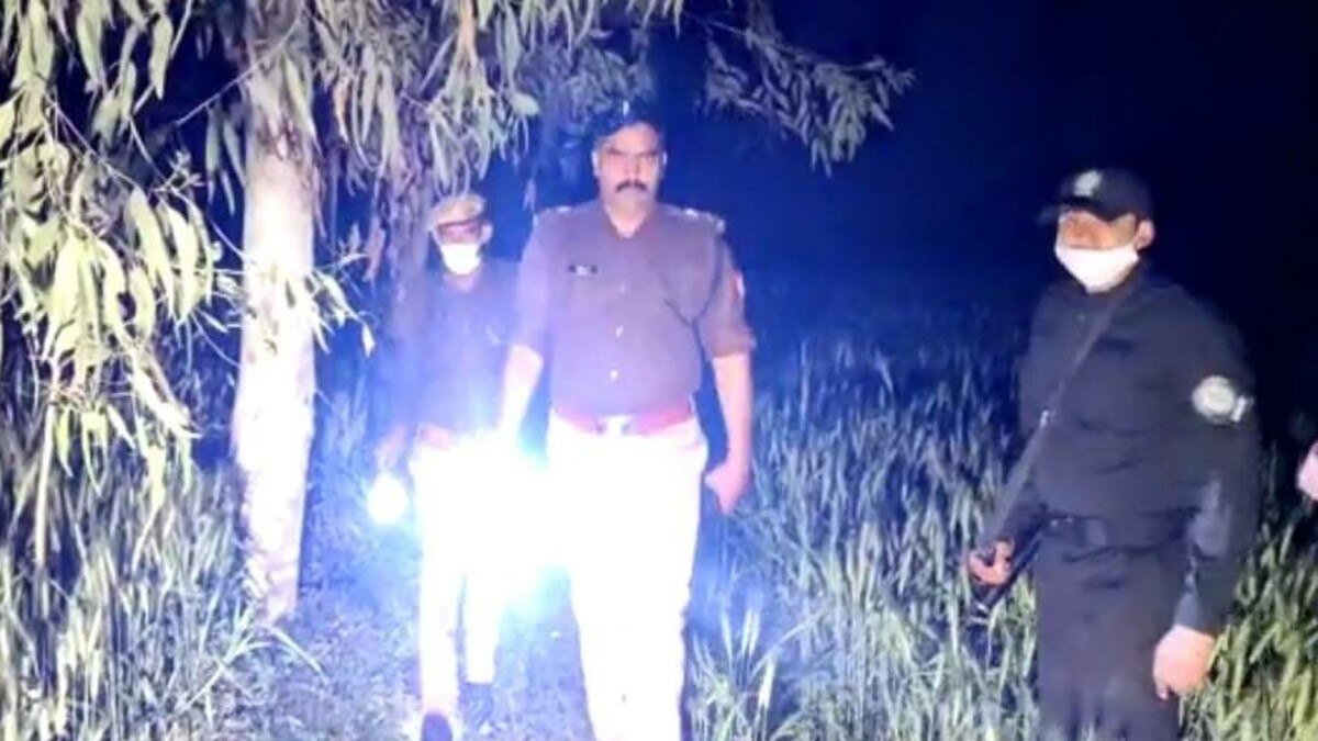 हत्या के मामले में पुलिस ने आरोपी को किया गिरफ्तार (फोटो- अकरम खान)