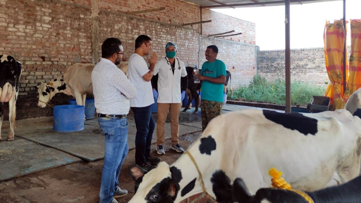  महेद्र सिंह धोनी अब सर्वश्रेष्ठ पशुपालक बने (फोटो-मृत्युंजय श्रीवास्तव)