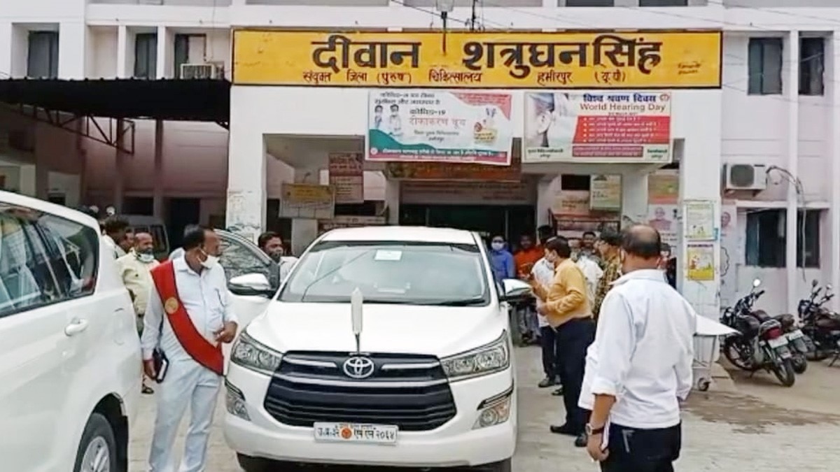  लड़की ने केरोसिन डालकर आत्मदाह की कोशिश