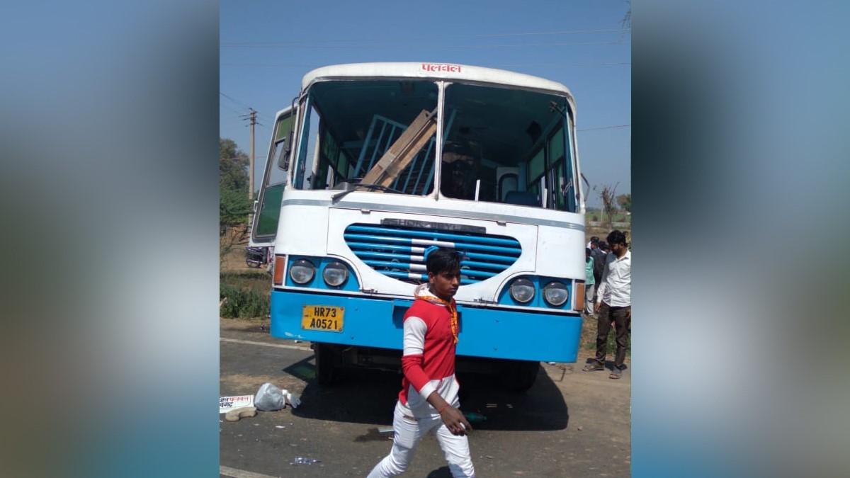 हरियाणा रोडवेज की दो बसों में आमने-सामने  टक्कर (फोटो- अकरम खान)