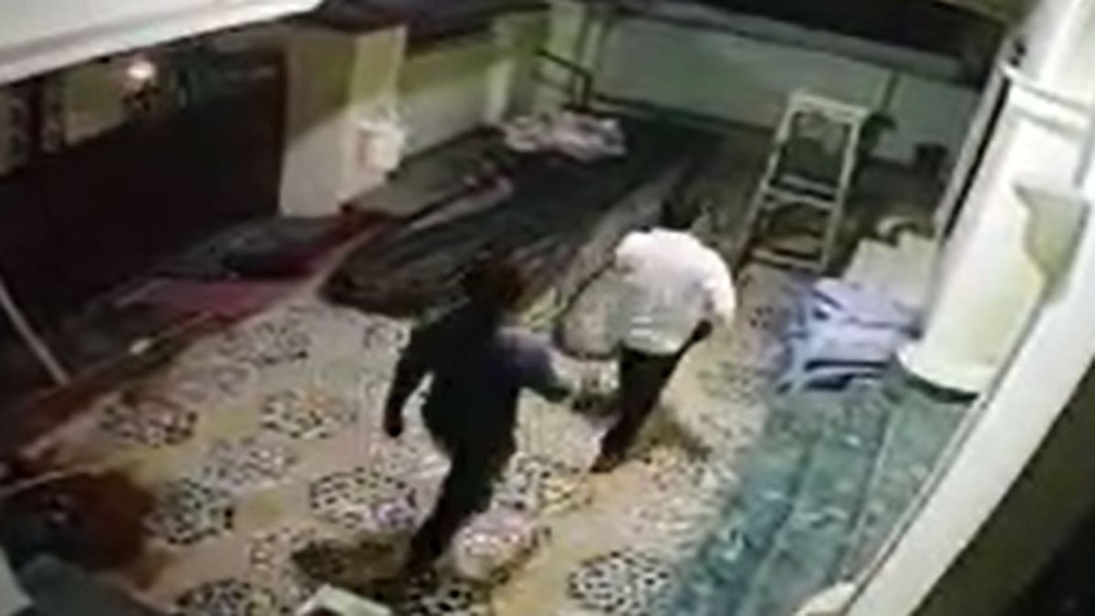 छिपकली भगाने के चक्कर में पुलिस अधिकारी की दूसरी मंजिल से गिरकर मौत (फोटो-आशीष  पांडेय)