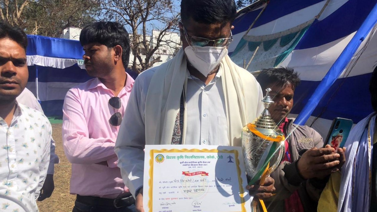  महेद्र सिंह धोनी अब सर्वश्रेष्ठ पशुपालक बने (फोटो-मृत्युंजय श्रीवास्तव)