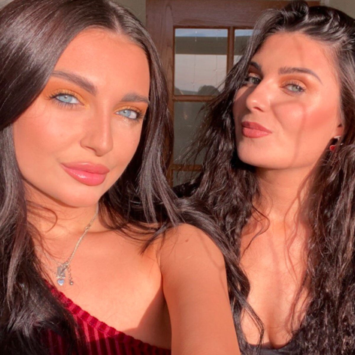 मेगन अपनी दोस्त के साथ