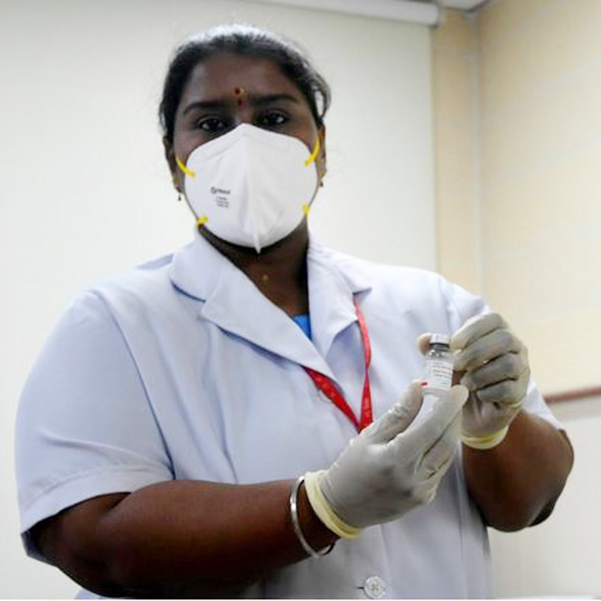 पीएम मोदी ने एम्‍स में ली वैक्‍सीन 