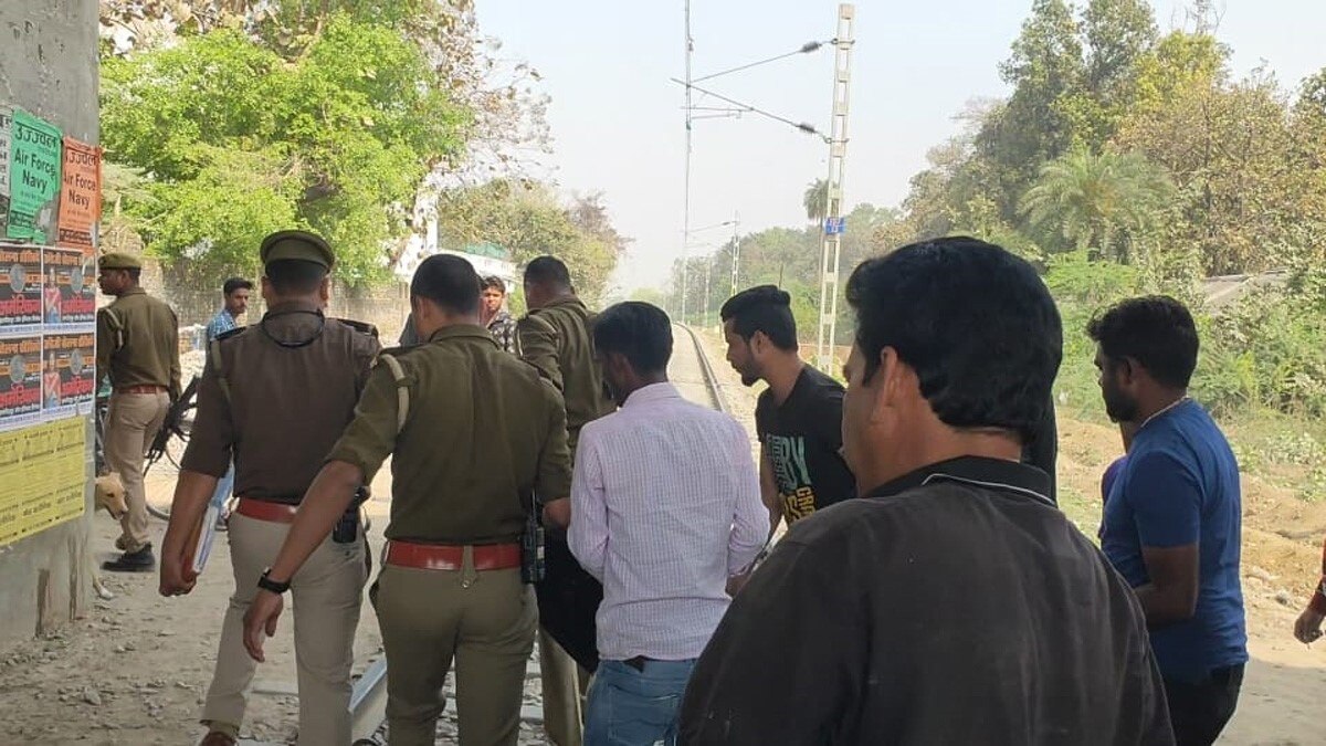 ट्रेन से टकराकर युवक की मौत (फोटो- शैलेन्द्र प्रताप सिंह)