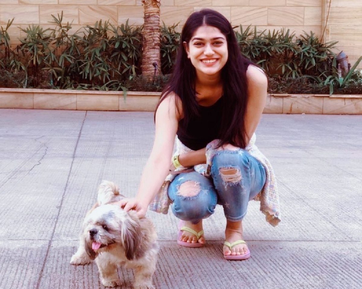 सोशल मीडिया पर फटी जींस की बाढ़