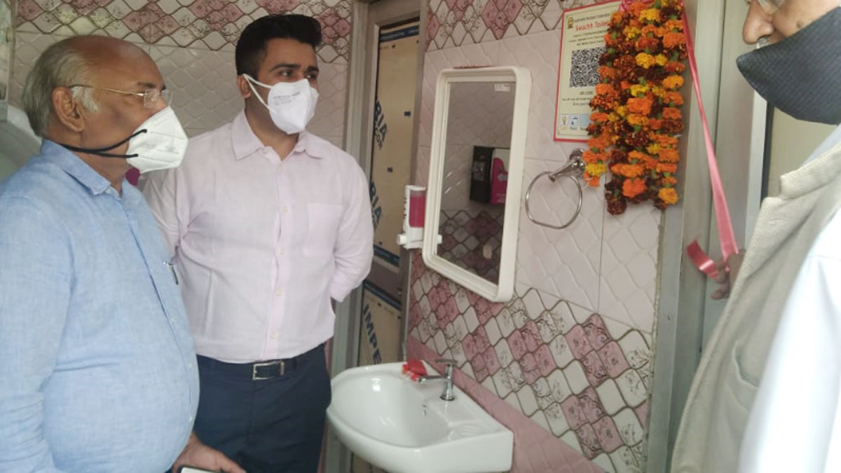 सार्वजनिक शौचालयों की शिकायत क्यूआर कोड से भी हो सकेगी (फोटो- राम किंकर सिंह)
