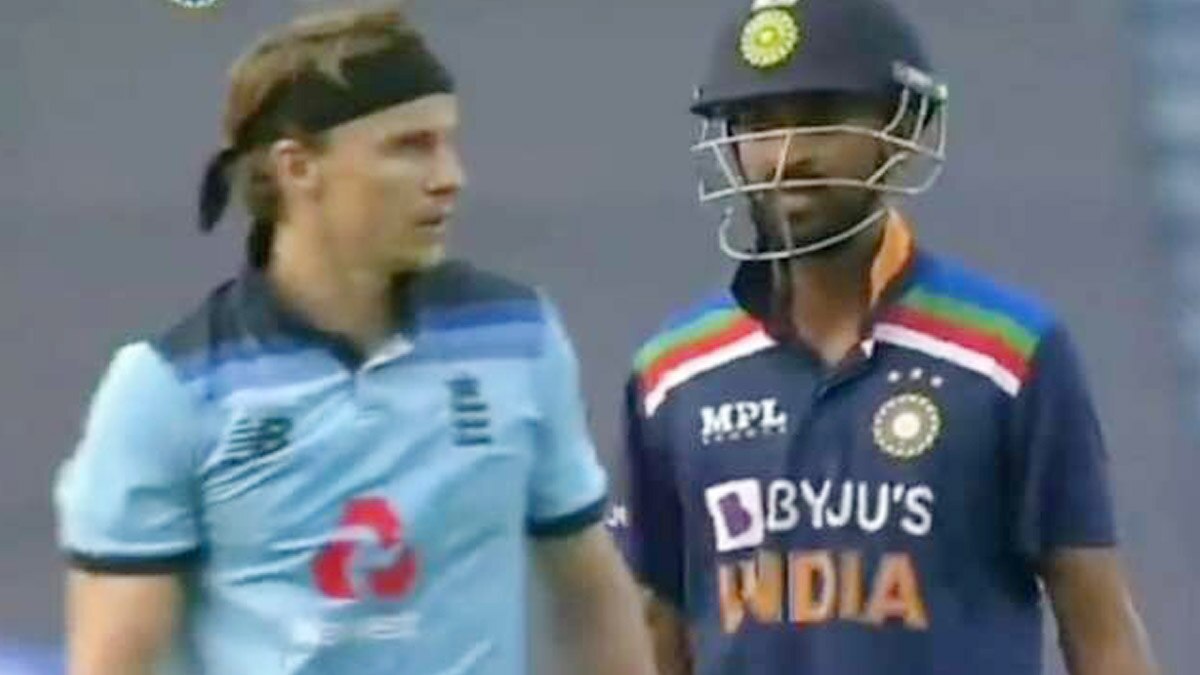 krunal pandya and tom curran involved in heated exchange