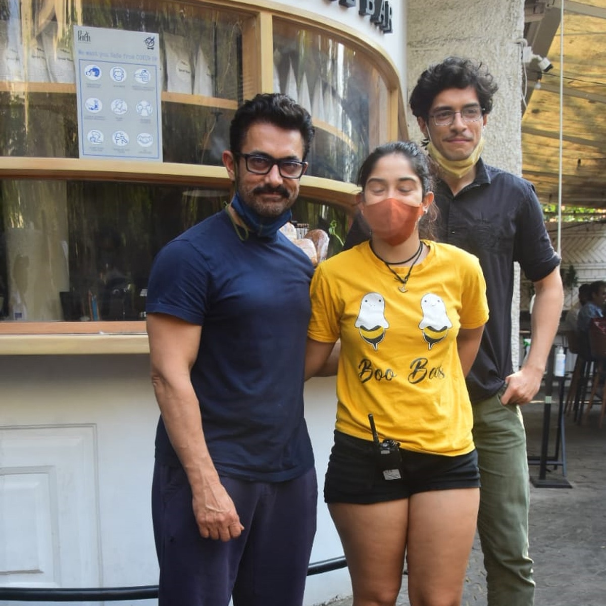 आम‍िर खान बेटे जुनैद खान और बेटी इरा के साथ 